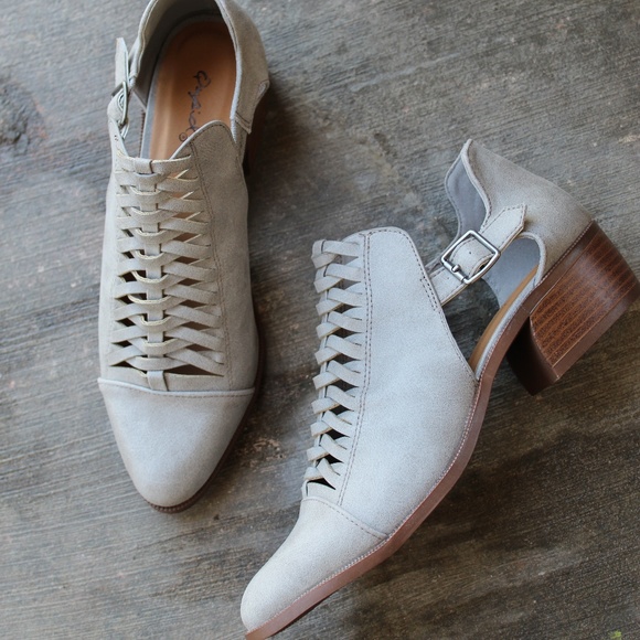 🚨LAST PAIR!//The Xaylah//Grey ankle bootie - Picture 4 of 5